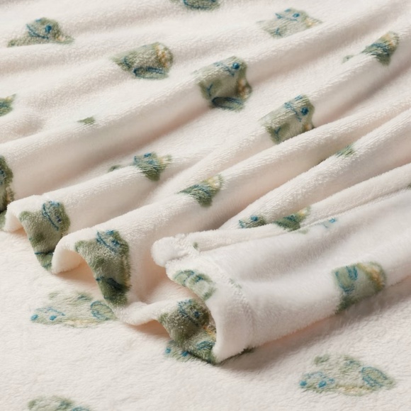 Frogs Printed Plush Throw Blanket - Room Essentials - Picture 3 of 10